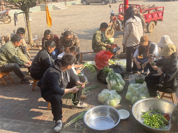 后勤送饭 (2)